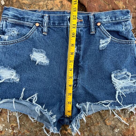 Vintage Wrangler cutoff Jean shorts fray hem distressed festival boho - Picture 7 of 8
